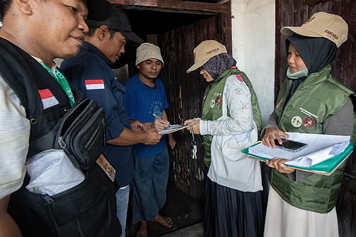 Wanita sebagai petugas pemutakhiran data